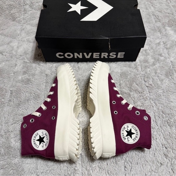 New Converse CTAS Lugged 2.0 Hi Top Sneakers - Picture 9 of 9